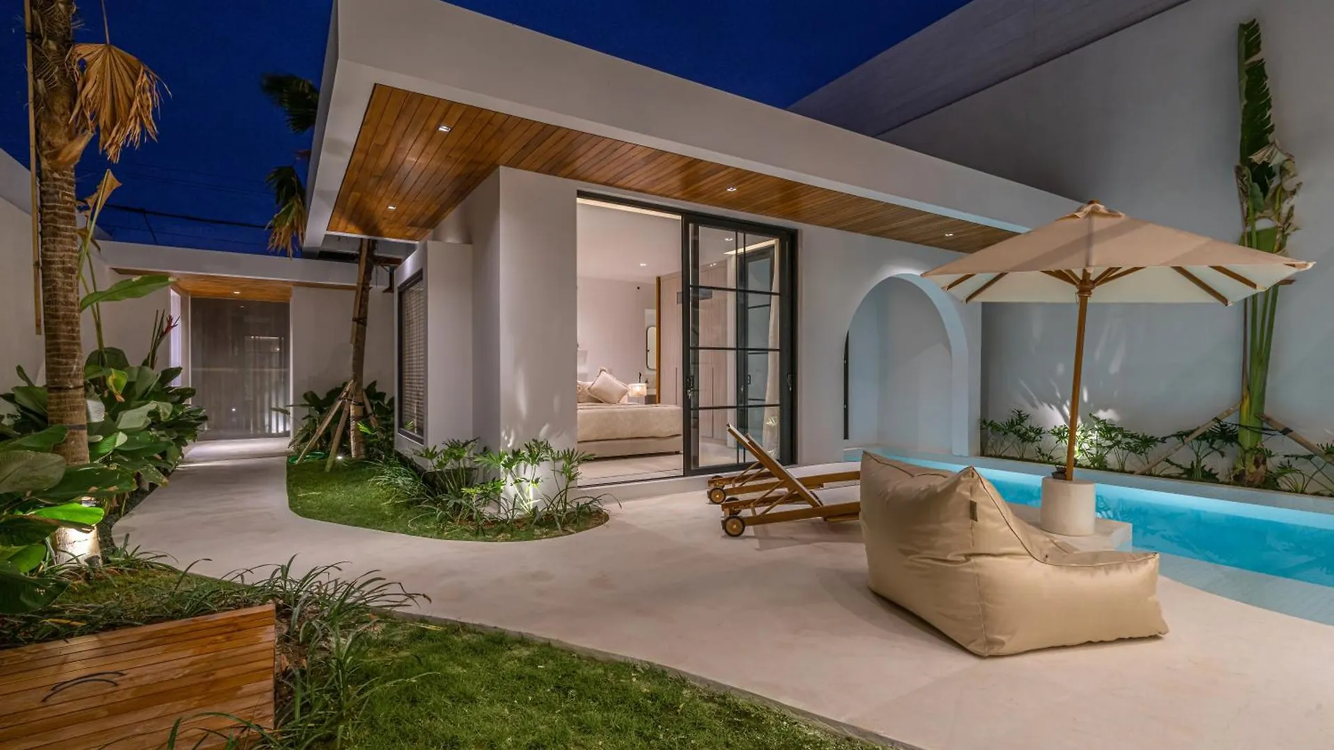 Villa Janoor - Elegant 3-Bedroom Villa Near Batu Belig Beach Seminyak