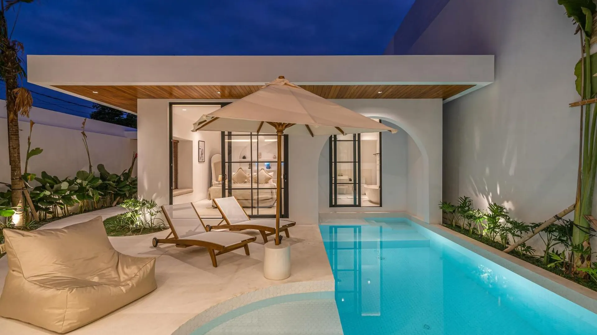 Villa Janoor - Elegant 3-Bedroom Villa Near Batu Belig Beach Seminyak