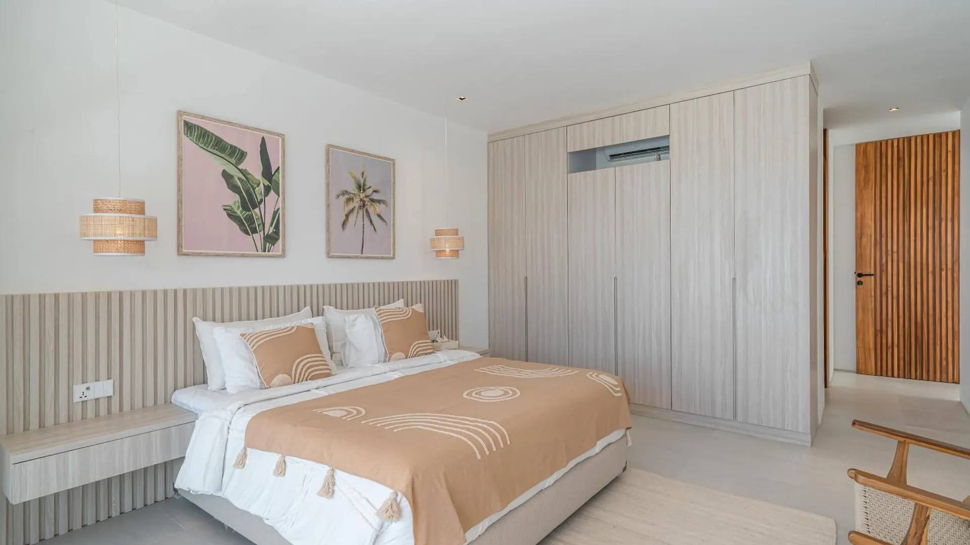 Villa Janoor - Elegant 3-Bedroom Villa Near Batu Belig Beach Seminyak