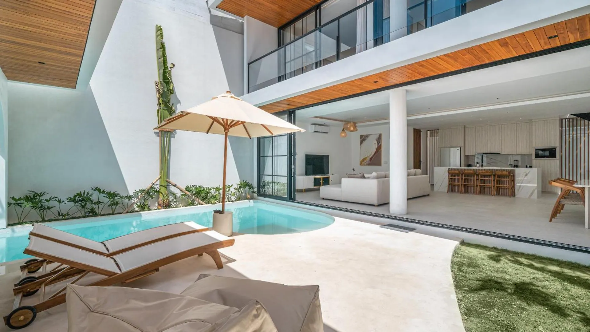 Villa Janoor - Elegant 3-Bedroom Villa Near Batu Belig Beach Seminyak  Indonesia