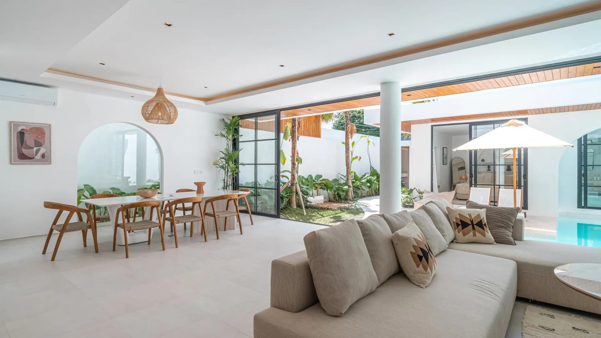 Villa Janoor - Elegant 3-Bedroom Villa Near Batu Belig Beach Seminyak  Seminyak (Bali)