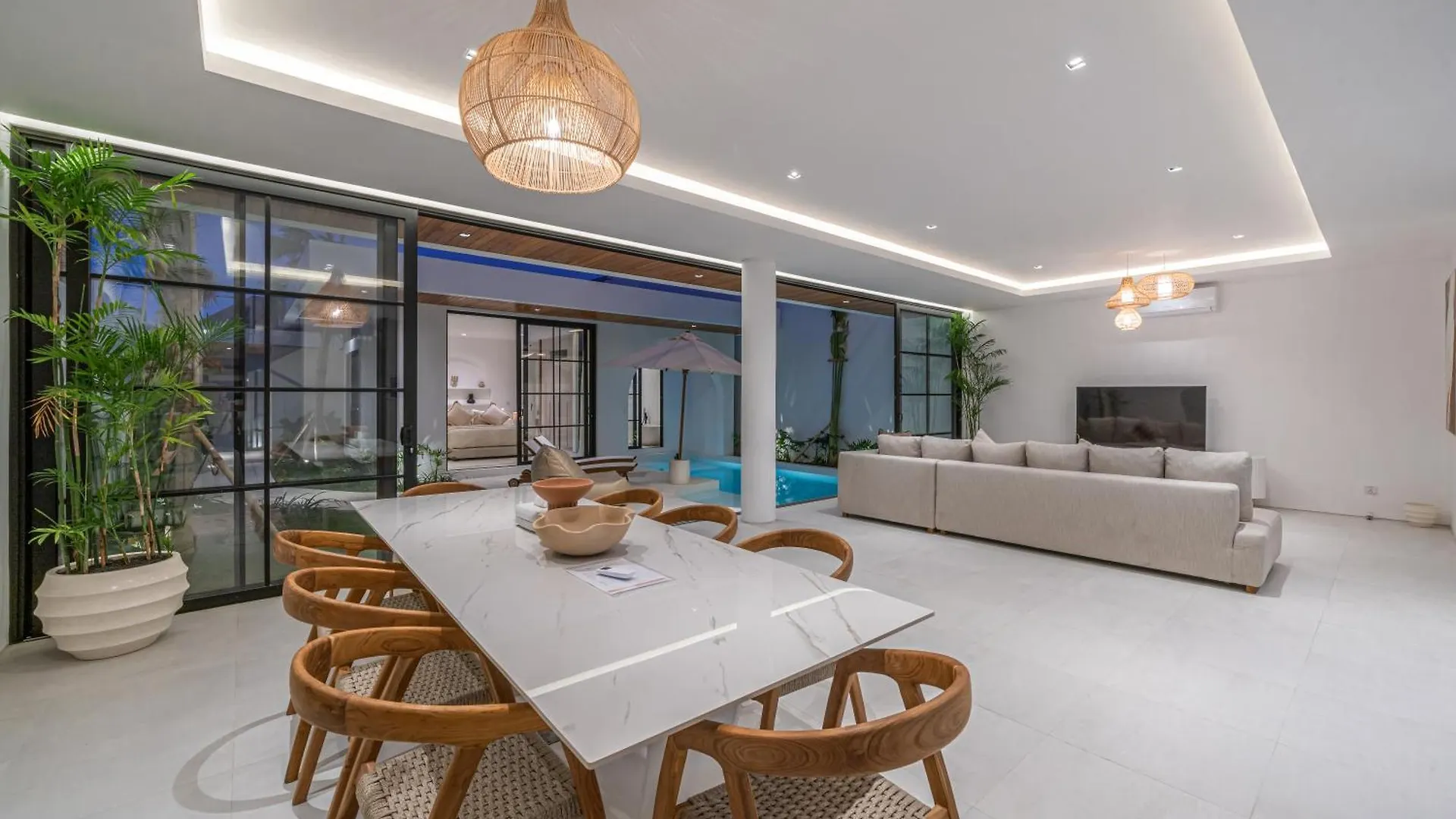 Villa Janoor - Elegant 3-Bedroom Villa Near Batu Belig Beach Seminyak