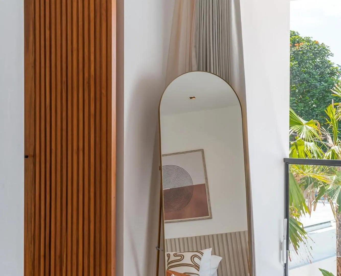 Villa Janoor - Elegant 3-Bedroom Villa Near Batu Belig Beach Seminyak Endonezya